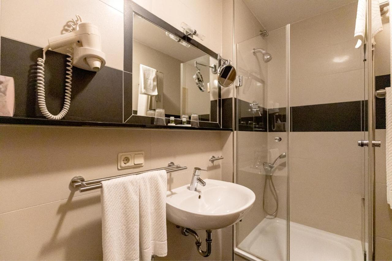 Hotel Garni " Am Domplatz" Эрфурт Экстерьер фото
